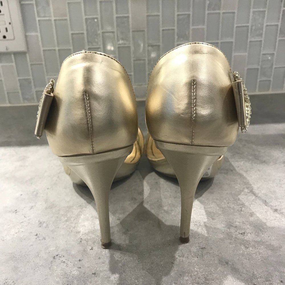 Ladies Gold Heels - Picture 3 of 6